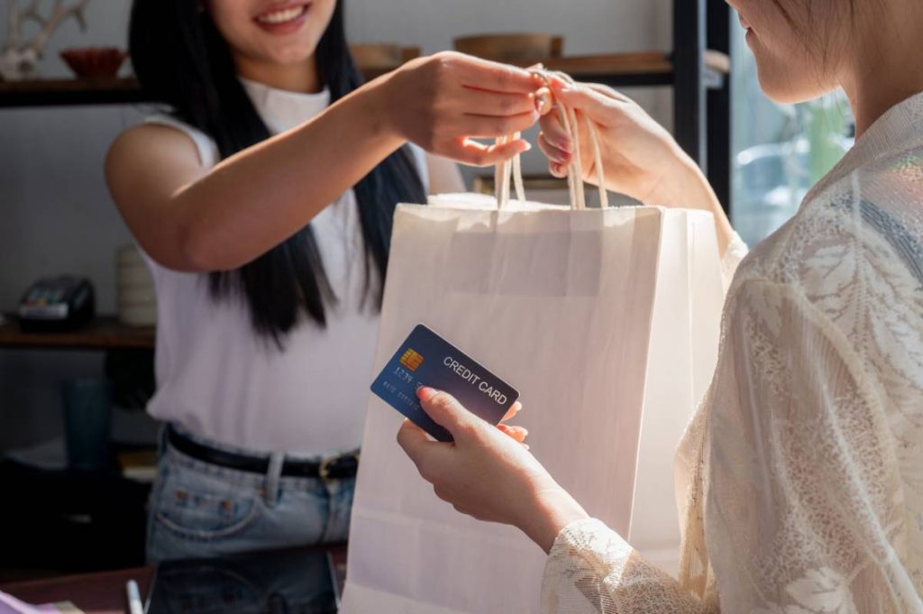 Contrat monétique commerçant : acceptez enfin toutes les cartes